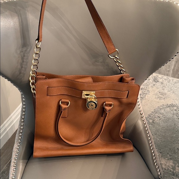 Michael Kors Hamilton Large Saffiano Leather Tote - Picture 2 of 7